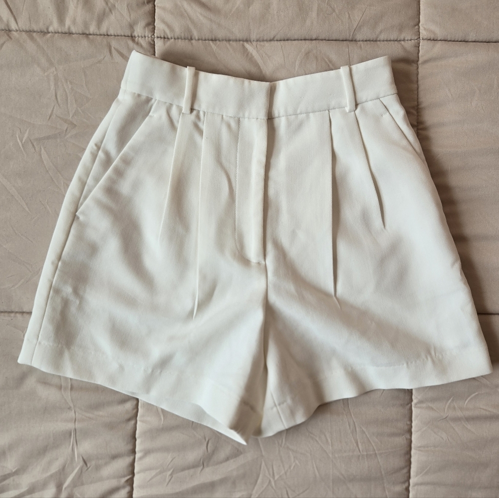 Abercrombie & Fitch Cream Sloane Short Zize 24 / 00